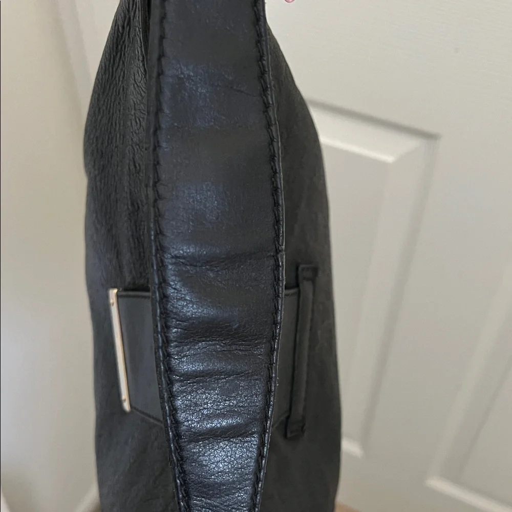 💎AUTHENTIC GUCCI GUCCISSIMA LARGE BLACK LEATHER BAG WITH GOLD HARDWARE💎 - Picture 11 of 14